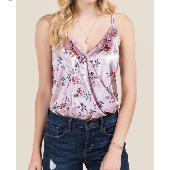 Francesca's Collections Tops - 🎰 Floral Velvet Bodysuit